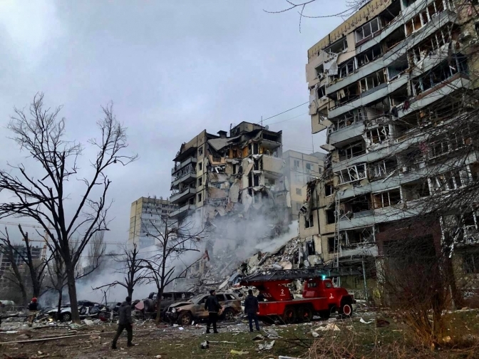 Будинок у Дніпрі, куди влучила російська ракета 14 січня