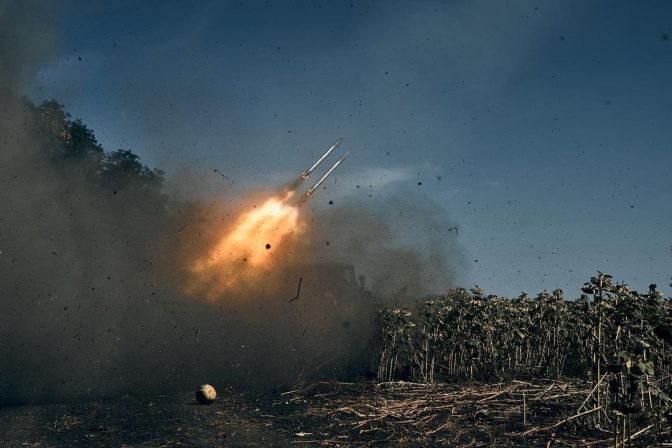 Артилерійські снаряди, запущені бійцями ЗСУ / Фото: Костянтин і Влада Ліберови, Ukraїner