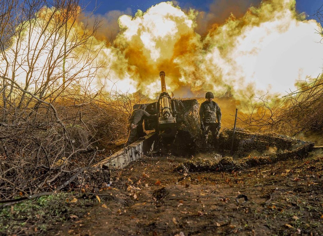 Донеччина, Українські артилеристи стріляють у бік ворога / Фото: Bulent Kilic